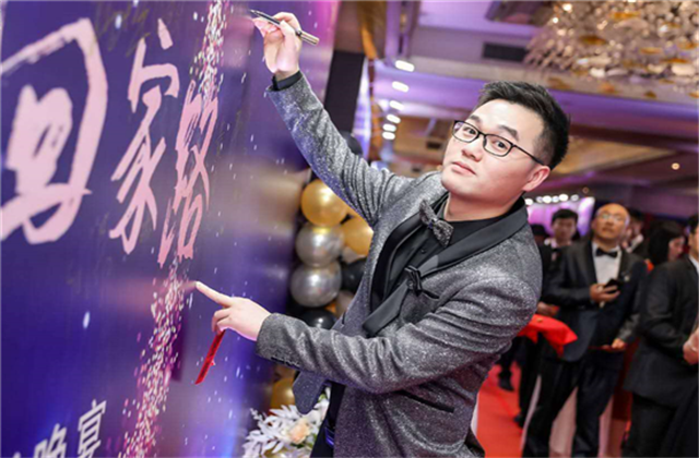 【高光“疫”事】勇敢逆行的特殊“网约车”——彩虹多多90后，用信念打通生命运输线